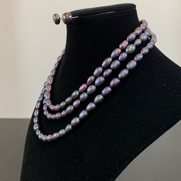 Three string purple fresh water pearl set. - Picture 6 of 11